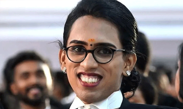 പ്രതിസന്ധികളെ തട്ടിത്തകര്‍ത്ത് പദ്മാ ലക്ഷ്മി ചരിത്രമെഴുതി ; കേരളത്തിലെ ഭിന്നലിംഗക്കാര്‍ക്കിടയിലെ ആദ്യ അഭിഭാഷക