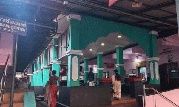 മലപ്പുറത്തെ ക്ഷേത്രഭിത്തിയില്‍ പച്ചനിറം അടിച്ചു ; ഹിന്ദു ഐക്യവേദി എതിര്‍ത്തതോടെ ഐവറിയായി മാറ്റി പെയ്ന്റ് ചെയ്തു