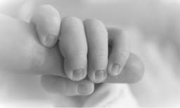  മൂന്ന് മാസം പ്രായമുള്ള സ്വന്തം പെണ്‍കുഞ്ഞിനെ  അമ്മ കൊലപ്പെടുത്തി