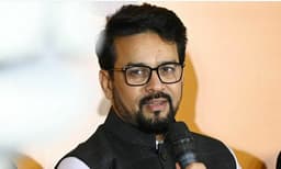 അയോഗ്യനാക്കിയ നടപടി സ്വാഭാവികം, ഗാന്ധി കുടുംബത്തിന് പ്രത്യേകതകളൊന്നുമില്ല: അനുരാഗ് ഠാക്കൂര്‍