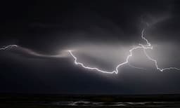 ഇന്നും നാളെയും സംസ്ഥാനത്ത് ഇടിയോട് കൂടിയ മഴയ്ക്ക് സാധ്യത