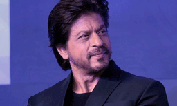 പത്താന്റെ വിജയാഘോഷത്തില്‍ ഷാരൂഖ് വാങ്ങിയത് കേട്ടാല്‍ ഞെട്ടും ; തെരുവിലിറക്കിയത് 10 കോടിയുടെ റോള്‍സ് റോയ്‌സ് കള്ളിനന്‍ 