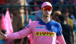 ഇന്ത്യയില്‍ ആരും എടുത്തില്ല, ബിഗ്ബാഷ് ലീഗില്‍ സ്മിത്ത് കസറി ; അഞ്ചു കളിയില്‍ അടിച്ചത് 25 സിക്സറുകളും രണ്ടു സെഞ്ച്വറിയും ; ഇനി ഐപിഎല്‍