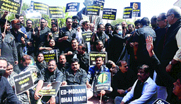 ‘ജനാധിപത്യം അയോഗ്യമാക്കപ്പെട്ടു’ എന്ന രാജ്യവ്യാപക പ്രചരണത്തിന് കോണ്‍ഗ്രസ് ; രാഹുല്‍ വിഷയത്തില്‍ 35 നഗരങ്ങളില്‍ വാര്‍ത്താ സമ്മേളനം 