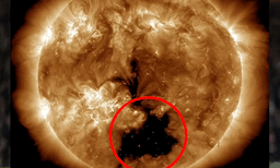 സൂര്യനുള്ളില്‍ ഒരാഴ്ചയ്ക്കിടെ രണ്ടാമത്തെ ദ്വാരവും കണ്ടെത്തി ; ഭൂമിയേക്കാള്‍ 20 മടങ്ങ് വലിപ്പമെന്ന് നാസ