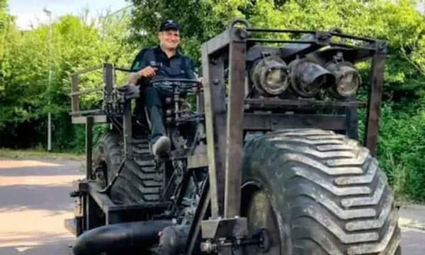 സ്‌ക്രാപ്പ് മെറ്റല്‍സ് ഉപയോഗിച്ച് 2177.243 കിലോഗ്രാം ഭാരമുള്ള ലോകത്തിലെ ഏറ്റവും വലിയ സൈക്കിള്‍ നിര്‍മിച്ച് ജര്‍മന്‍ സ്വദേശി