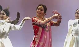 മനോഹര നൃത്തച്ചുവടുകളുമായി നിത അംബാനി; എൻഎംഎസിസിക്ക് പ്രൗഢഗംഭീര തുടക്കം