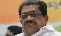 ട്രെയിന്‍ യാത്രക്കാരുടെ സുരക്ഷിതത്വം ഉറപ്പാക്കണം; വി.എം സുധീരന്‍
