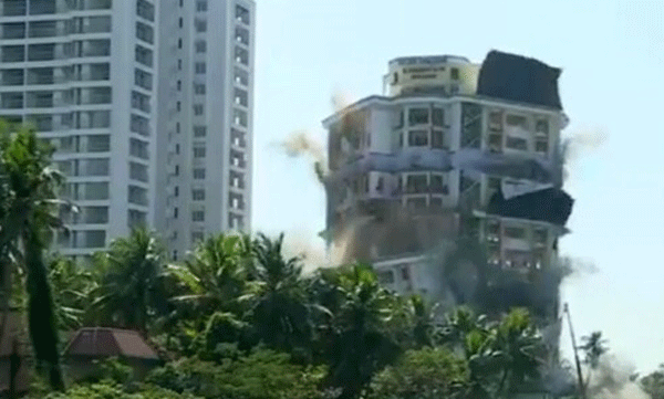 മരട് ഫ്‌ളാറ്റ് പൊളിക്കല്‍ ; മാലിന്യത്തെകുറിച്ച് പരാമാര്‍ശിക്കാതെ ഹരിത ട്രിബ്യൂണലില്‍ റിപ്പോര്‍ട്ട് സമര്‍പ്പിച്ചു. 