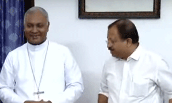 ക്രൈസ്തവ സമൂഹത്തെ ലക്ഷ്യമിട്ട് ബിജെപി ; മുരളീധരന്‍ വെള്ളയമ്പലം ബിഷപ്പ് ഹൗസില്‍ ; കാരപ്പറമ്പിലെ  വീടുകള്‍ സന്ദര്‍​ശിച്ചു സുരേന്ദ്രന്‍ 