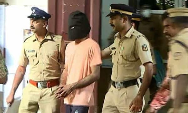 ഷാരൂഖ്  സെയ്ഫിയ്ക്ക് ശാരീരിക ബുദ്ധിമുട്ടുകള്‍ ഇല്ലെന്ന് മെഡിക്കല്‍ റിപ്പോര്‍ട്ട്;  അസുഖം ചോദ്യം ചെയ്യലില്‍ നിന്നും രക്ഷപെടാനുള്ള തന്ത്രം
