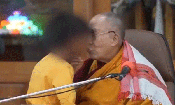 ബുദ്ധമതാചാര്യന്‍ ദലൈലാമയുടെ ചുംബനം വിവാദത്തില്‍ ; ബാല​ന്റെ ചുണ്ടില്‍ ചുംബിച്ച ശേഷം കുട്ടിയോട് തന്റെ നാവ് നക്കാന്‍ ആവശ്യപ്പെട്ടു;  ബാലപീഡനത്തിന് കേസെടുക്കണമെന്ന് വിമര്‍ശകര്‍