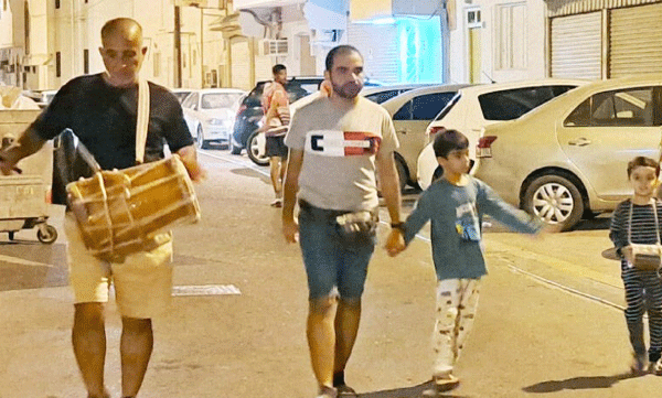 അത്താഴത്തിന് സമയമായിയെന്ന ഓര്‍മ്മപെടുത്തലുമായി 'അത്താഴം മുട്ടുകാര്‍' 