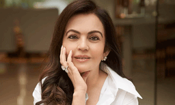 കൊട്ടാരവും ചാര്‍ട്ടേഡ് ഫ്‌ളൈറ്റുകളും ബോളിവുഡ് താരങ്ങളും ; നിതാ അംബാനി 50 ാം ജന്മദിനത്തിന് ചെലവഴിച്ചത് 220 കോടി...!!