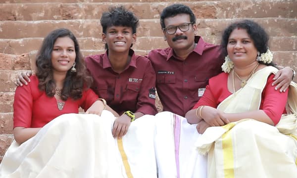 Vinod Kedamangalam with family