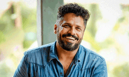'സിനിമ ചെയ്യുന്നത് സ്ത്രീയാണോ പുരുഷനാണോ എന്നതിലല്ല കാര്യം, ഞാൻ നേരിടുന്ന ലോകത്തെ അല്ല റിമ നേരിടുന്നത്'; ആഷിഖ് അബു