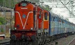 ട്രെയിനുകളില്‍ ടിക്കറ്റ് കിട്ടാനില്ല ;  അപ്രതീക്ഷിതമായി യാത്ര റദ്ദാക്കി ഇവ യാത്രക്കാരെ കുഴയ്ക്കുകയും ചെയ്യുന്നു ; അതിനു പിന്നാലെ വന്ദേഭാരതിനായി ഉള്ള ട്രെയിനുകള്‍ പിടിച്ചിട്ടും ദുരിതം കൂട്ടുന്നു 