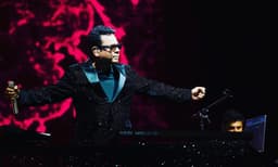 ‘ഛയ്യ ഛയ്യ’ പാടി എ.ആര്‍ റഹ്മാന്‍, സ്‌റ്റേജില്‍ കയറി വന്ന് പരിപാടി നിര്‍ത്തിച്ച് പോലീസ് 