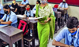 സംസ്ഥാനത്ത് വേനലവധി ക്ലാസുകള്‍ക്ക് നിരോധനം ഏര്‍പ്പെടുത്തി പൊതുവിദ്യാഭ്യാസ വകുപ്പ്