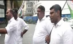 കേരള സ്‌റ്റോറി; ഷേണായിസ് തീയേറ്ററിനു മുന്നില്‍ പ്രതിഷേധം