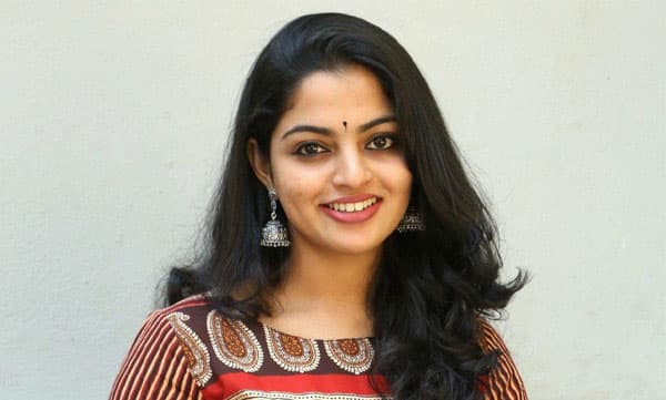 സിനിമാ സെറ്റുകളില്‍ ഷാഡോ പൊലീസ് പരിശോധന നടത്തുന്നതില്‍ തെറ്റില്ല ; നിഖില വിമല്‍ 

