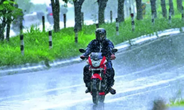 അവധിക്കാലത്ത് വിദ്യാര്‍ത്ഥികള്‍ ആഘോഷിക്കുന്നത് സൂപ്പര്‍ബൈക്കുമായി നിരത്തില്‍ അഭ്യാസം കാണിച്ച് ; പലര്‍ക്കും ലൈസന്‍സ് പോലുമില്ല,  എംവിഡിയ്ക്ക് കിട്ടിയത് 7 ലക്ഷം 