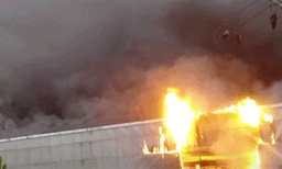 കാക്കനാട് ഇന്‍ഫോ പാര്‍ക്കിലെ ബഹുനില കെട്ടിടത്തില്‍ വന്‍ തീപിടുത്തം