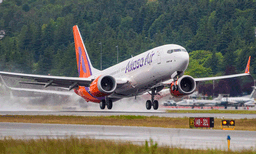 പറക്കലിനിടയില്‍ ഫ്‌ളൈറ്റിലിരുന്ന് ബീഡി വലിച്ചതിന് 56 കാരന്‍ അറസ്റ്റിലായി ; കൂലിപ്പണിക്കാരനാണ്, ആദ്യമായിട്ടാണ് വിമാനത്തില്‍ കയറുന്നതെന്ന് പ്രതി