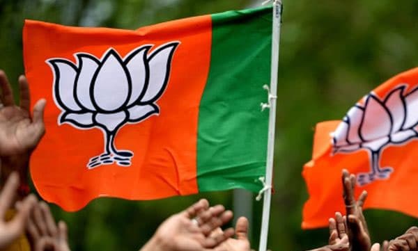 ബിജെപി നേതാവിന്റെ മകള്‍ വിവാഹം ചെയ്യുന്നത് മുസ്ലീം യുവാവിനെ; ക്ഷണക്കത്ത് വൈറലായി. പിന്നാലെ വിമര്‍ശനവും

