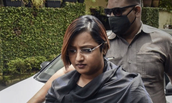 സര്‍ക്കാര്‍ കരാര്‍ ഒപ്പിടും മുമ്പ് ലൈഫ് മിഷനില്‍ കോഴ ആവശ്യപ്പെട്ടു ; സ്വപ്നാസുരേഷിനെ കുരുക്കി സന്തോഷ് ഈപ്പന്റെ മൊഴി