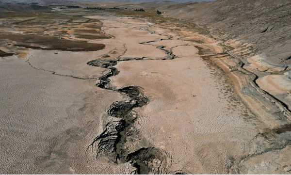 കൊടും ചൂടില്‍ വെള്ളത്തിനായി അമ്മ നടക്കുന്നതു കണ്ട് നൊമ്പരത്തിലായി:  മുറ്റത്ത് കിണര്‍ കുഴിച്ച് 14 കാരന്‍



