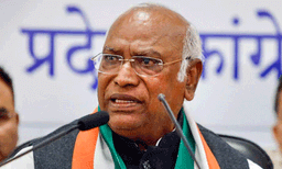 ദളിത് വിഭാഗത്തിലെ രാഷ്ട്രപതി ബിജെപിയ്ക്ക് തെരഞ്ഞെടുപ്പ് രാഷ്ട്രീയത്തിന് മാത്രം മതി; വിമര്‍ശനവുമായി ഖാര്‍ഗേ