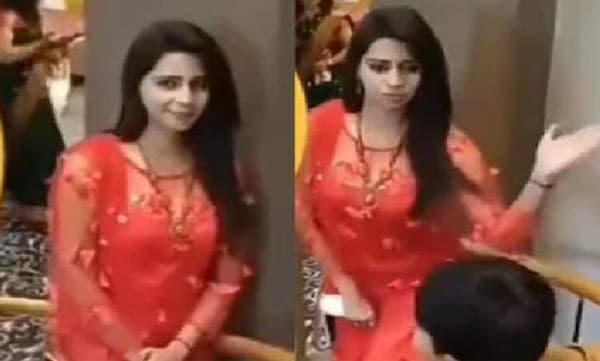 ഫോട്ടോ എടുക്കുന്നതിനിടയില്‍  ഫ്രെയിമിലേക്ക് കയറി വന്ന കുട്ടിയോട് യുവതി ചെയ്തത് ക്രൂരതയെന്ന് സോഷ്യല്‍ മീഡിയ.- വീഡിയോ
