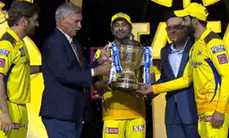 ഇനി ഒരു ഐപിഎല്‍ ഇല്ല, വിരമിക്കുമ്പോള്‍ കിട്ടാവുന്ന ഏറ്റുവം വലിയ ആദരം ; കിരീടം ഏറ്റുവാങ്ങാന്‍ ധോണി നിയോഗിച്ചത് അമ്പാട്ടി റായിഡുവിനെ