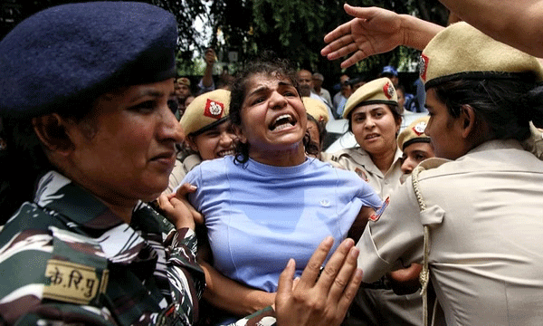 മെഡലുകള്‍ ഗംഗയില്‍ വലിച്ചെറിയും ; ഇന്ത്യഗേറ്റിന് മുന്നില്‍ മരണം വരെ നിരാഹാരമിരിക്കുമെന്ന് ഗുസ്തി താരങ്ങള്‍
