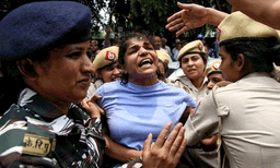 മെഡലുകള്‍ ഗംഗയില്‍ വലിച്ചെറിയും ; ഇന്ത്യഗേറ്റിന് മുന്നില്‍ മരണം വരെ നിരാഹാരമിരിക്കുമെന്ന് ഗുസ്തി താരങ്ങള്‍