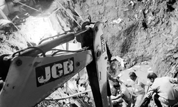 വൃത്തിയാക്കി തിരികെ കയറുമ്പോള്‍ റിംഗ് ഇടിഞ്ഞുവീണ് കാല്‍ കുടുങ്ങി ; കിണറ്റില്‍ കുടുങ്ങിയ 70 കാരനെ 12 മണിക്കൂര്‍ പരിശ്രമിച്ചിട്ടും ജീവനോടെ രക്ഷിക്കാനായില്ല