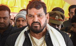 ബ്രിജ്ഭൂഷണെതിരെ തെളിവില്ലെന്ന റിപ്പോര്‍ട്ട് തള്ളി പോലീസിന്റെ ട്വീറ്റ്; തൊട്ടുപിന്നാലെ പിന്‍വലിച്ചു

