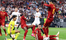 യൂറോപ്പാലീഗ് കിരീടം സെവിയ്യയ്ക്ക് ; റോമയെ ഷൂട്ടൗട്ടില്‍ കീഴടക്കി ; റോമാ പരിശീലകന്‍ ജോസ് മൊറീഞ്ഞോ വെള്ളിമെഡല്‍ വലിച്ചെറിഞ്ഞു