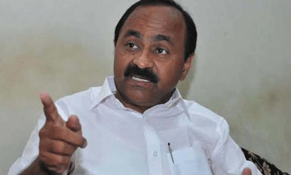 പണം ഇല്ലാത്തവർ മുഖ്യമന്ത്രിയുടെ അടുത്ത് വരേണ്ടേ? ലോകകേരളാ സഭയില്‍ പാസ് വെച്ചതിനെ വിമര്‍ശിച്ച് വി.ഡി. സതീശന്‍