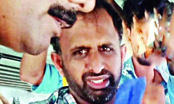 ഇന്‍ഫോപാര്‍ക്ക് ജീവനക്കാരിക്ക് ബസില്‍ മോശം പെരുമാറ്റം ; സീറ്റ് മാറിയിരുന്നപ്പോള്‍ അവിടെയും വന്നിരുന്ന് ശല്യം ; യുവാവിനെ നാട്ടുകാര്‍ തൂക്കിയെടുത്ത് പോലീസിന് കൈമാറി