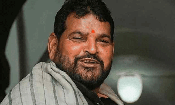 ശ്വാസം നോക്കാനെന്ന് പറഞ്ഞ് മാറിടത്തില്‍ പിടിക്കും ; കൈ വയറിലൂടെ ഉരച്ചുകൊണ്ട് പിന്‍ഭാഗം വരെ കൊണ്ടുപോകും; ബ്രിജ് ഭൂഷനെതിരേ 10 വനിതാ താരങ്ങളുടെ പരാതി