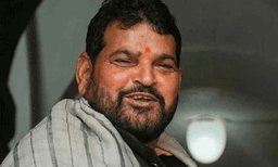 ശ്വാസം നോക്കാനെന്ന് പറഞ്ഞ് മാറിടത്തില്‍ പിടിക്കും ; കൈ വയറിലൂടെ ഉരച്ചുകൊണ്ട് പിന്‍ഭാഗം വരെ കൊണ്ടുപോകും; ബ്രിജ് ഭൂഷനെതിരേ 10 വനിതാ താരങ്ങളുടെ പരാതി