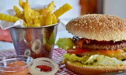 ശരീരഭാരം വളരെ പെട്ടെന്ന് കുറയ്ക്കാന്‍ ഈ ഭക്ഷണങ്ങള്‍ പൂര്‍ണമായും ഒഴിവാക്കുക