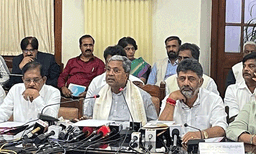 വാഗ്ദാനം നടപ്പാക്കി കർണാടക മന്ത്രിസഭ ; 200 യൂണിറ്റ് വൈദ്യുതി സൗജന്യം, സ്ത്രീകൾക്ക്സൗജന്യ ബസ് യാത്ര  
