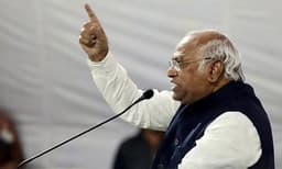 ഒഡീഷ ദുരന്തം: തെളിഞ്ഞത് പൊള്ളയായ റെയില്‍ സുരക്ഷാ അവകാശവാദങ്ങളെന്ന് ഖാര്‍ഗെ