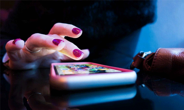 അമ്മയറിയാതെ ഓണ്‍ലൈന്‍ ഗെയിം കളിച്ചു: 13 കാരി നാല് മാസം കൊണ്ട് ചെലവഴിച്ചത് 52 ലക്ഷം രൂപ 