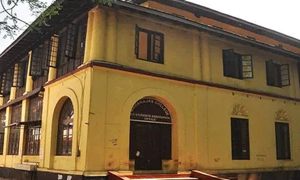 സ്‌റ്റേജില്‍ കയറണ്ട, ഗ്രൗണ്ടിലും ഇറങ്ങേണ്ട ; ടീമിലുണ്ടെങ്കില്‍ ഗ്രേസ് മാര്‍ക്ക് കിട്ടും ജയിക്കും ; ക്ലാസില്‍ കയറിയില്ലേലും ചിലര്‍ ‘ഹൈ ക്ലാസ് മാര്‍ക്ക്' നേടുന്നതിന്റെ ഗുട്ടന്‍സ് ഇതാണ്