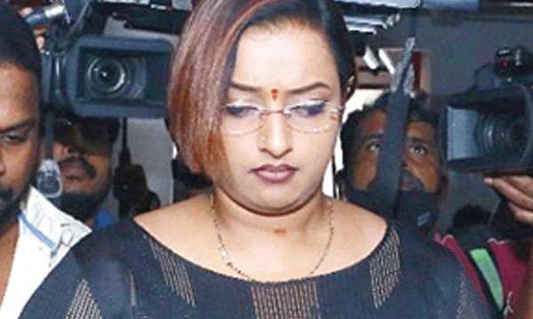 ആരായിരുന്നു കെഫോണ്‍ ചെയര്‍മാന്‍? മില്യണ്‍ഡോളര്‍ ചോദ്യം ; മുഖ്യമന്ത്രിക്കെതിരേ സ്വപ്‌നാസുരേഷ്  