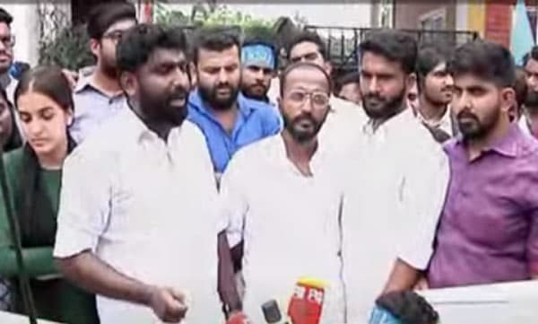 

കാലടി സര്‍വകലാശാലയിലേക്ക് കെ.എസ്.യു മാര്‍ച്ച് 